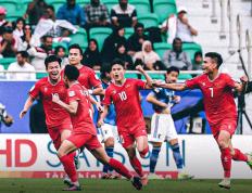 亚洲杯4-2！日本逆转首胜！越南连轰2球掀青春风暴！国足真踢不过