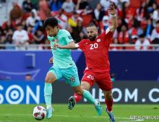 0-0！国足不断错失进球良机，武磊6.2分全场最低