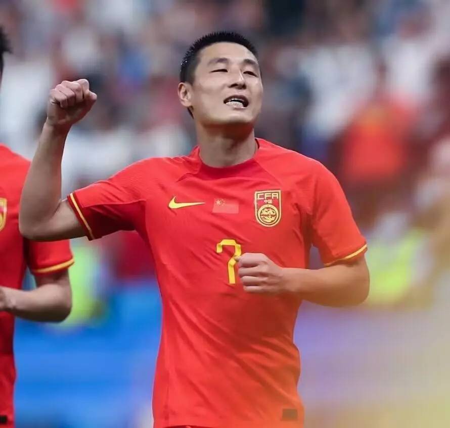 中国男足2-1反超泰国！世界杯预选赛首战获胜！