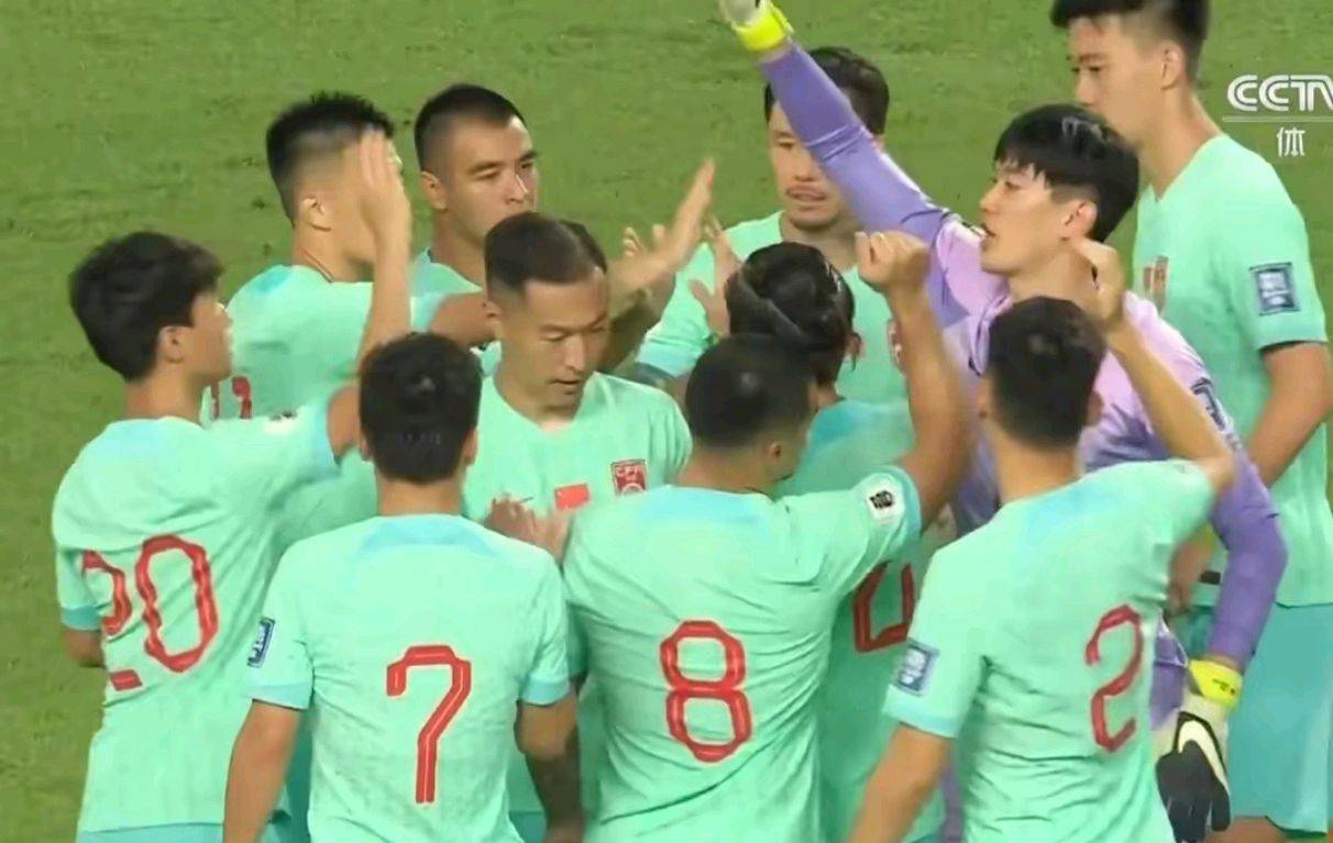 中国男足2-1反超泰国！世界杯预选赛首战获胜！