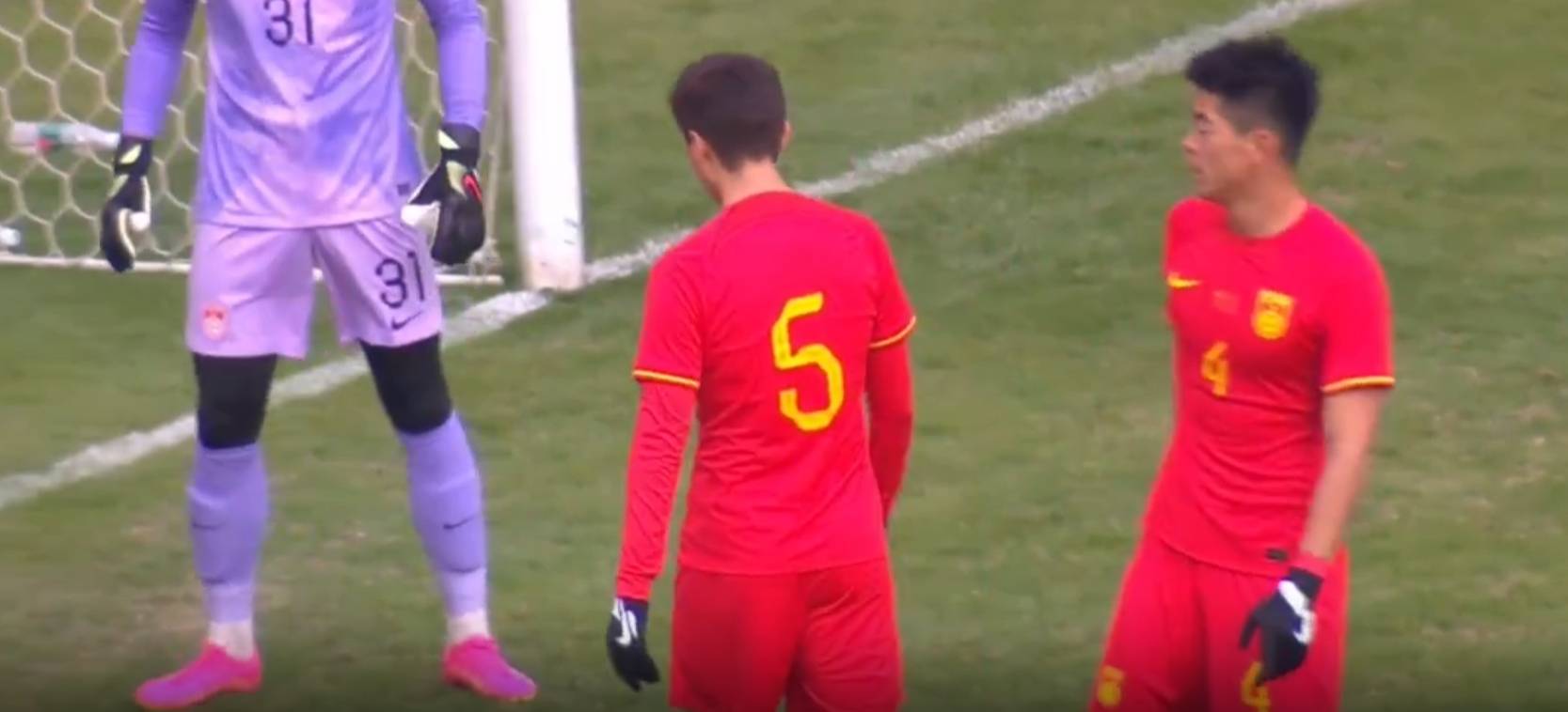 0-0！国足U23束手无策，前场缺乏进攻核心，控球率不及马来西亚，