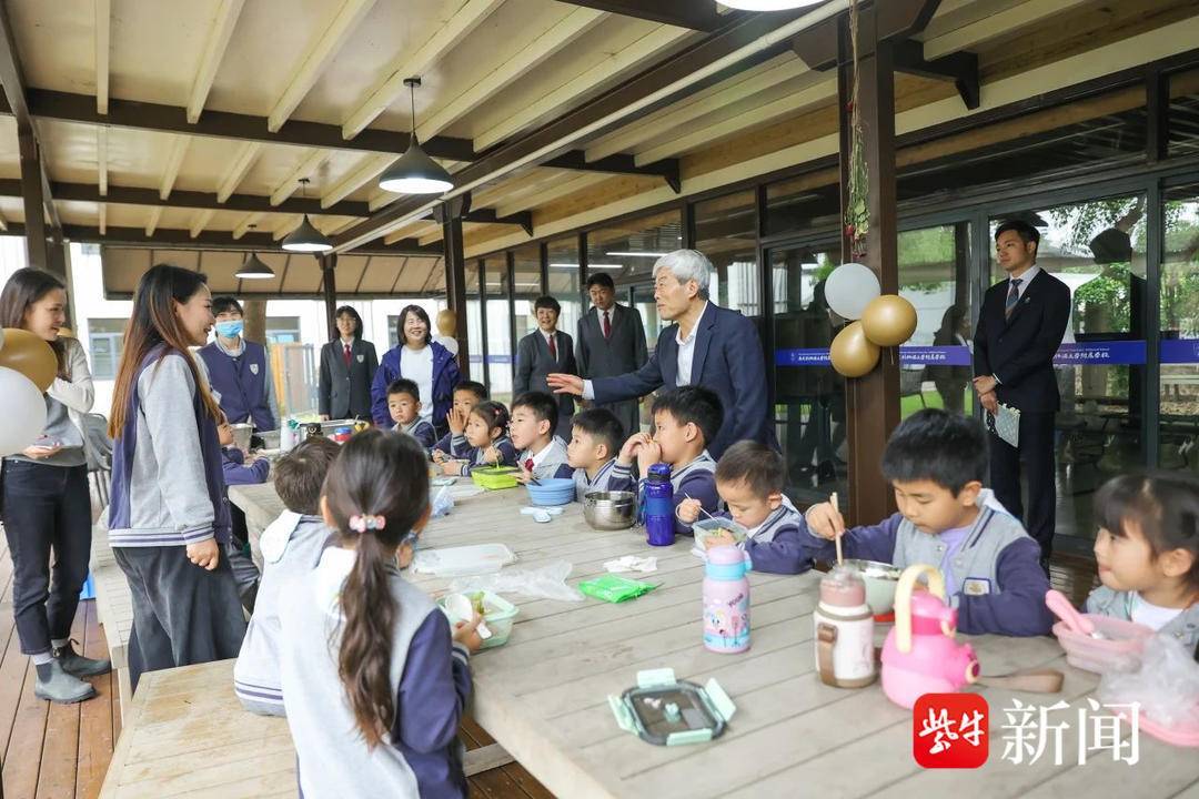 西交利物浦大学席酉民校长走进西浦附校