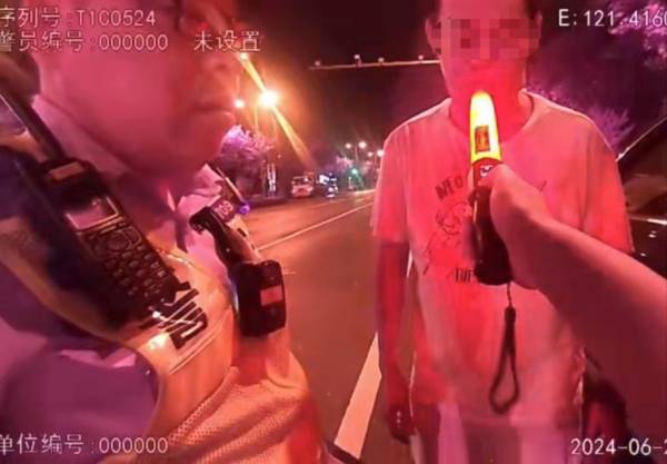 男子彻夜宿醉观看“欧洲杯”球赛 却忽略了“隔夜酒”的危害